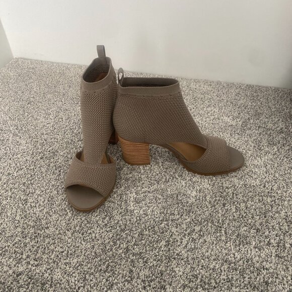 Violet & Red Tan Peep Toe Block Heel Booties – Size 8.5 (Never Worn) - Picture 1 of 6